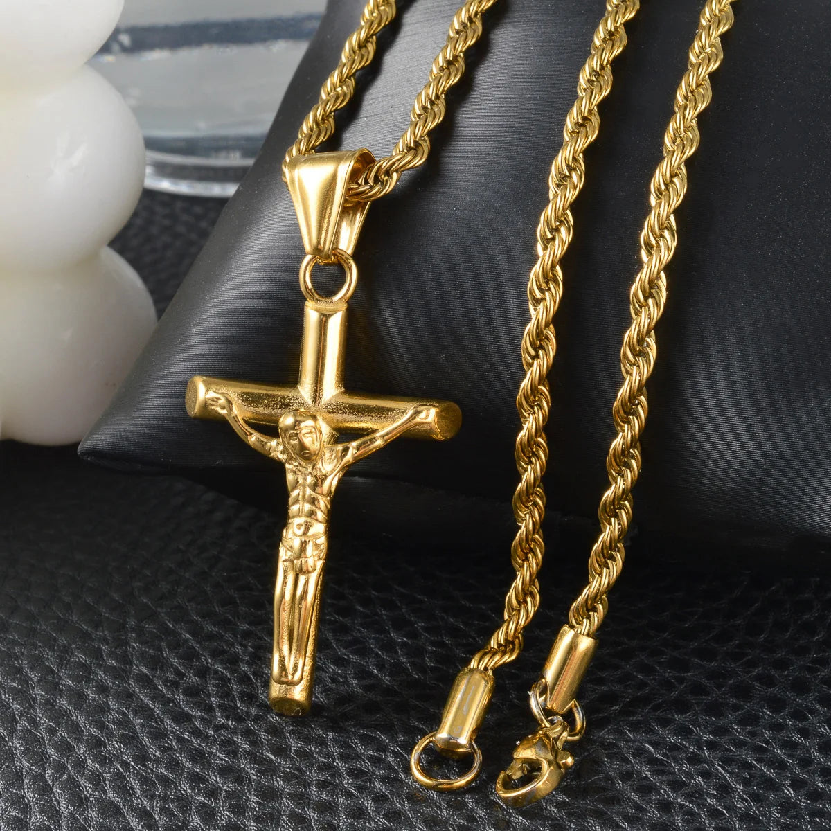 Unisex Vintage Cross Pendant for Necklace 18K Gold Plated Jesus Charm Women Men Christians Religious Jewelry Accessory Gifts