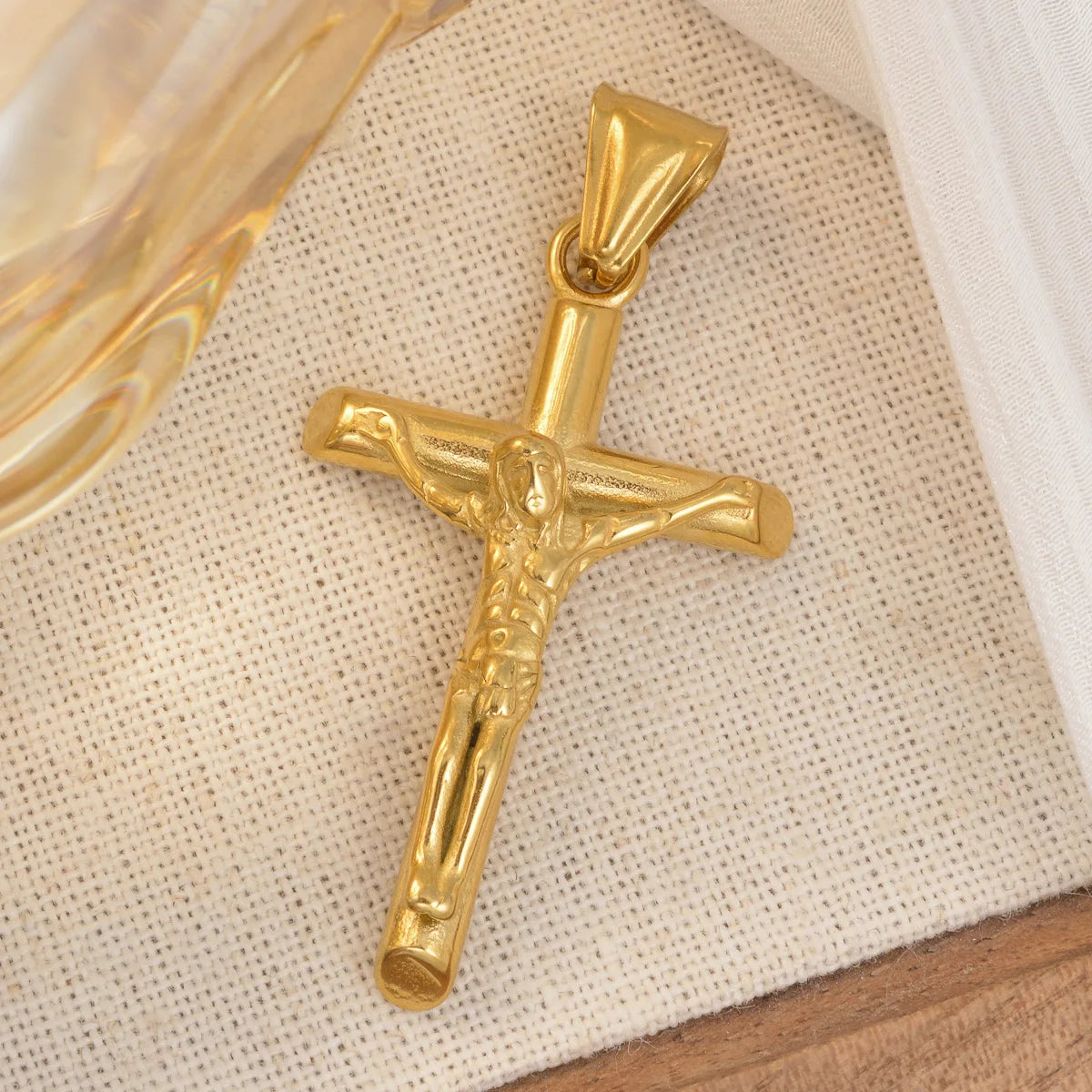 Unisex Vintage Cross Pendant for Necklace 18K Gold Plated Jesus Charm Women Men Christians Religious Jewelry Accessory Gifts